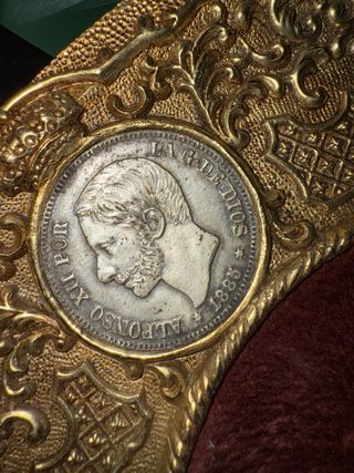 Plato Bronce antiguo con monedas plata