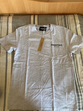 Camiseta Essentials Fear of God Gris
