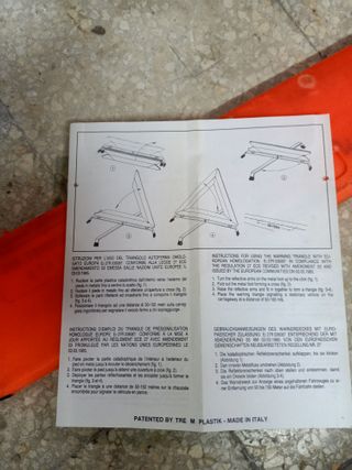 Triangolo di segnalazione auto