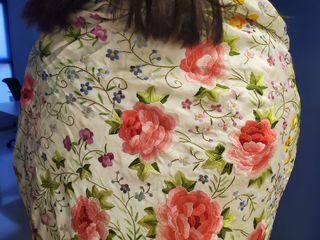 Mantón Manila bordado flores