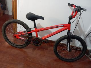 Bicicleta BMX Monty 105 roja