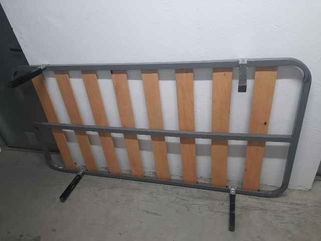 Testiera letto Sumier in metallo nero-oro 180×90/20€