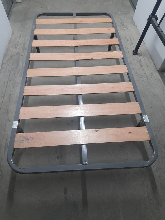 Testiera letto Sumier in metallo nero-oro 180×90/20€