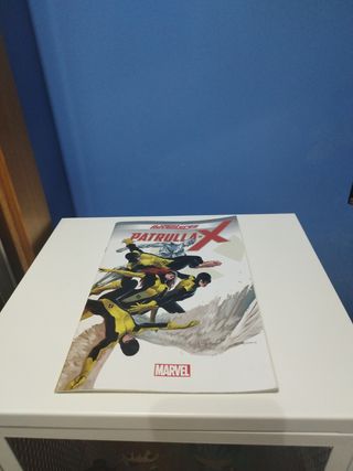 Pack de comics de Marvel y manga de kimetsu