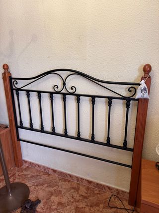 Cabecero de forja 135cm - Negro y madera