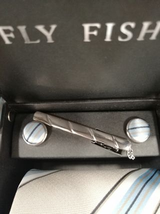 Juego de corbata, gemelos y pasador FLY FISH