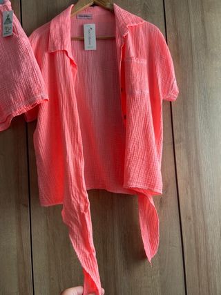 Conjunto corto rosa neón