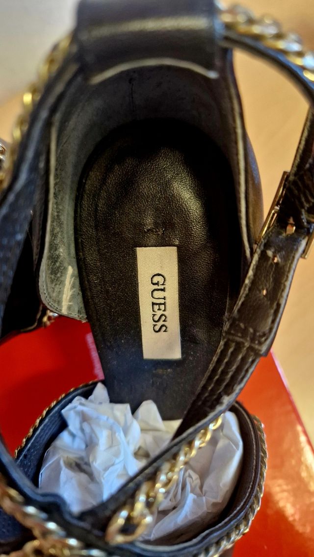 Sandali con tacco neri con catena