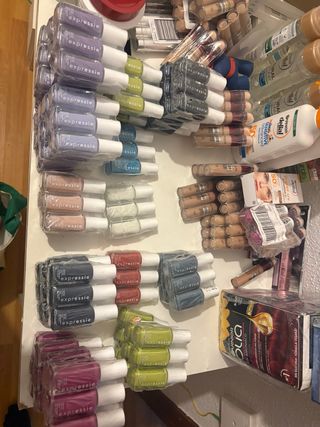 Essie - Pinturas de uñas (Verde, Morado.....)