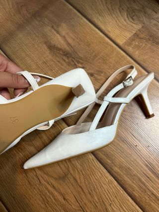 Tacones blancos elegantes