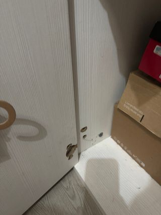 Armario madera beige. 
