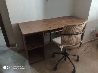 Juego de mesa y silla de ordenador.