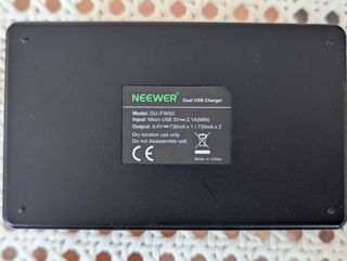 Cargador Neewer NP-FW50: 2 baterías