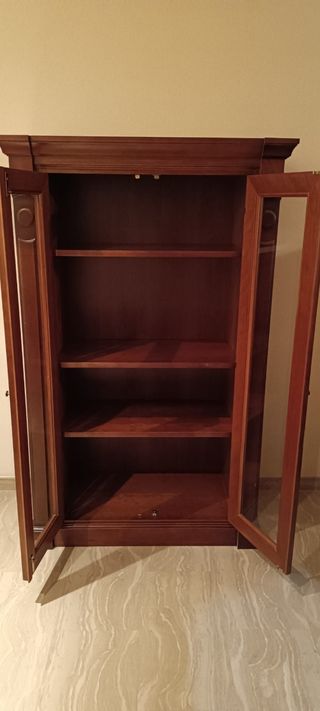 Vitrina madera maciza super nuevas 
