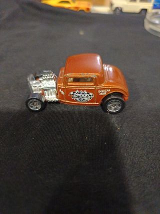 Hot Wheels Ford '32, marrón