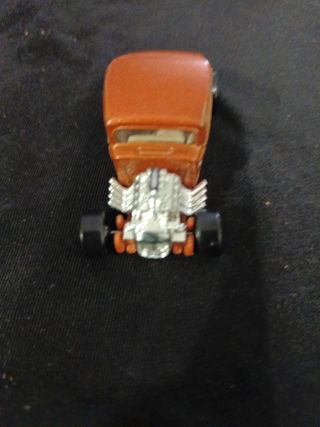 Hot Wheels Ford '32, marrón