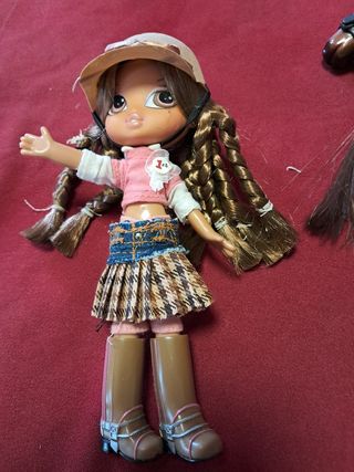 Bambola e Cavallo Giocattolo