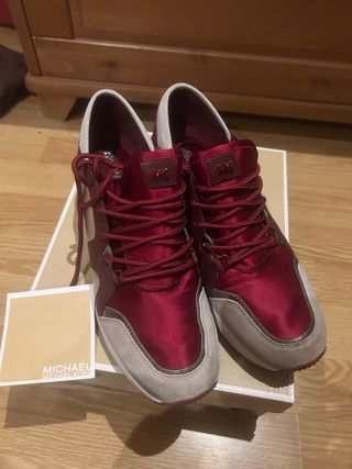 Zapatillas Michael Kors rojas y beige