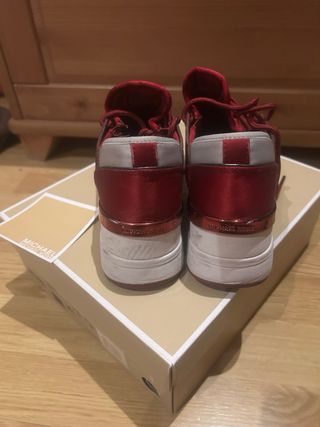 Zapatillas Michael Kors rojas y beige