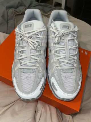 Zapatillas Nike Gris - Talla [Añadir Talla]