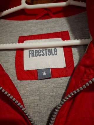 Chubasquero Freestyle rojo talla 16 años