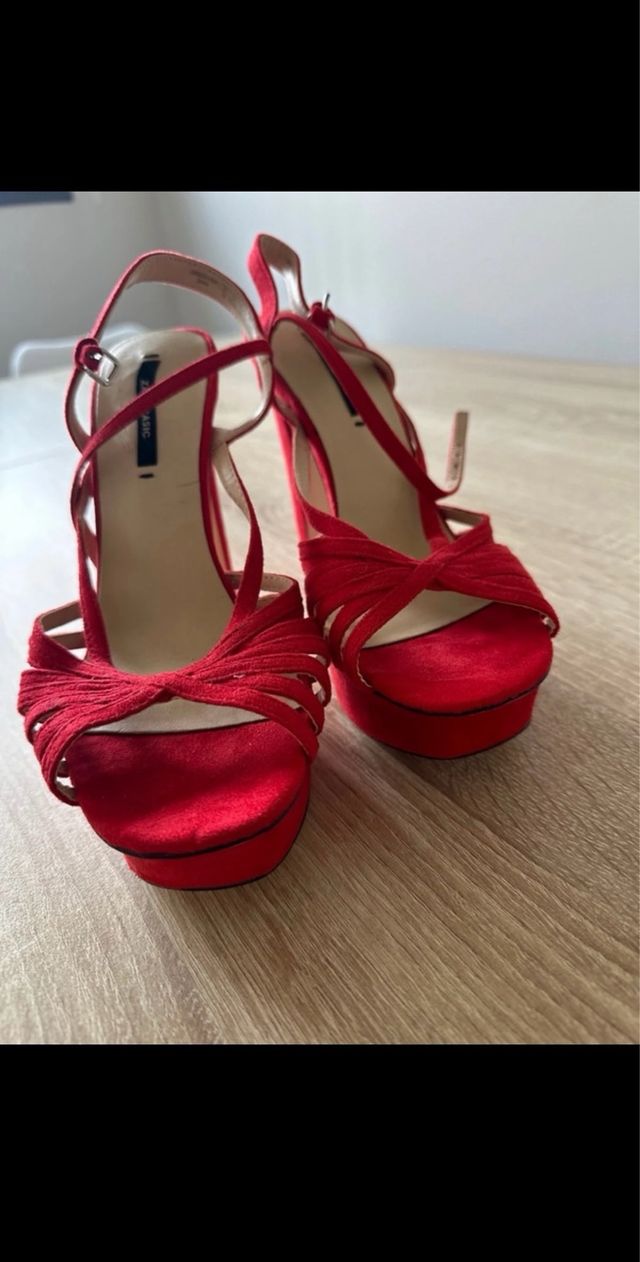 Sandalias rojas Zara - Tacón alto