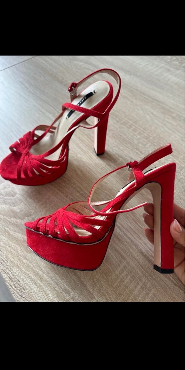 Sandalias rojas Zara - Tacón alto