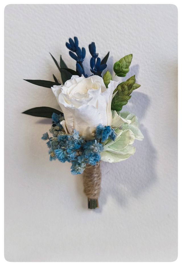 Ramo de  novia y accesorios con flor preservada