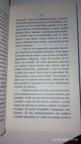 Ojos de perro azul / Eyes of a Blue Dog (Spanis...