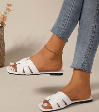 Sandalias blancas planas