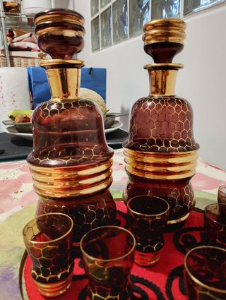 Set liquore vintage: 2 bottiglie + 6 bicchieri