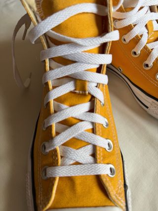 Converse amarillas altas