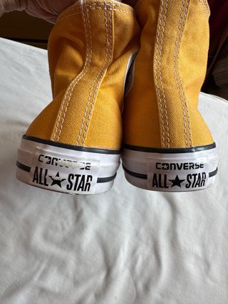Converse amarillas altas