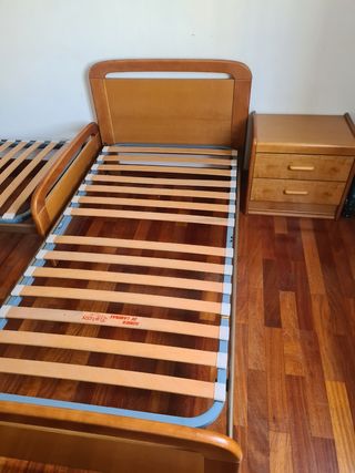 2 camas individuales madera