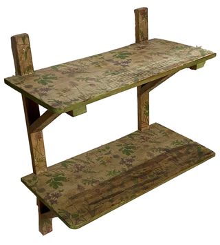 Estantería, repisa de madera decorada.77x64x32