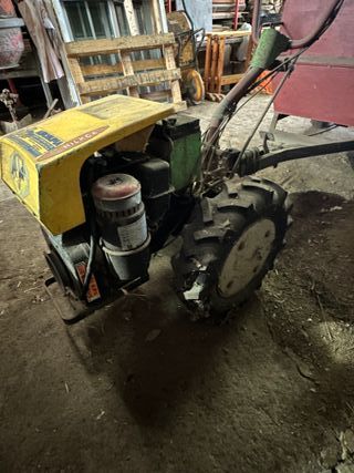 Motocultor con remolque