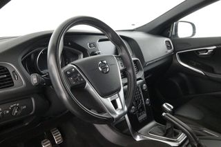 Volvo V40 2.0 T3 R-Design Momentum
