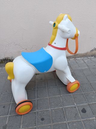 Caballo balancín infantil con ruedas