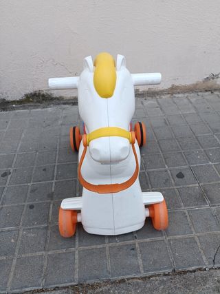 Caballo balancín infantil con ruedas