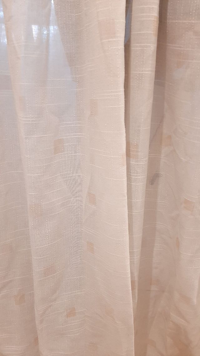 Cortina translúcida beige con riel