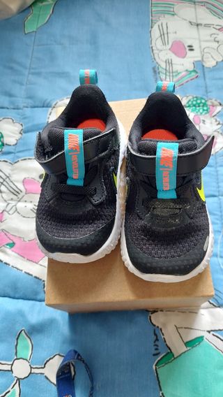 Zapatillas Nike Revolution 5 bebé (talla 19)