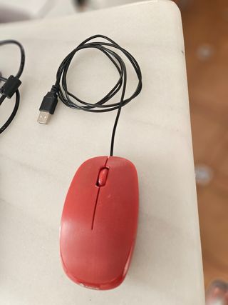 Tastiera Logitech 
Mouse ottico NGS 
Multi USB