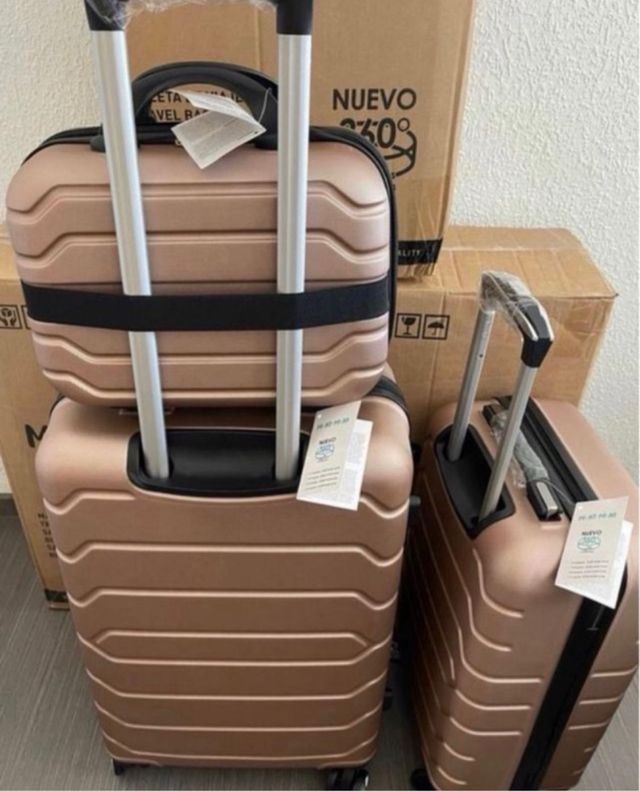 Set de maletas con neceser incluido