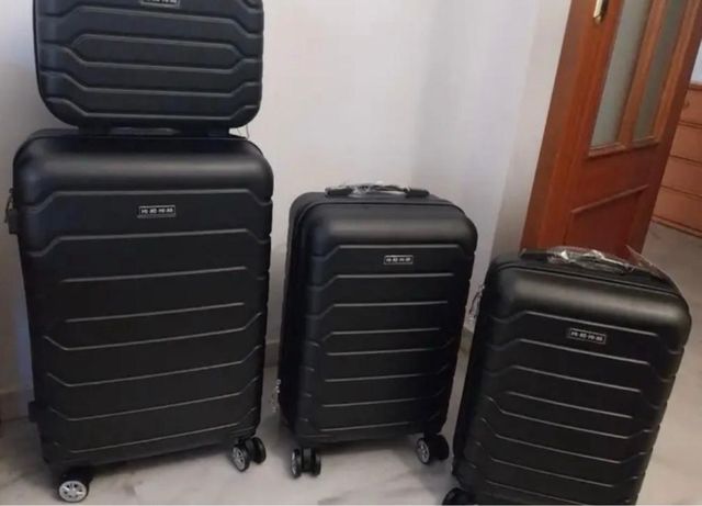 Set de maletas con neceser incluido