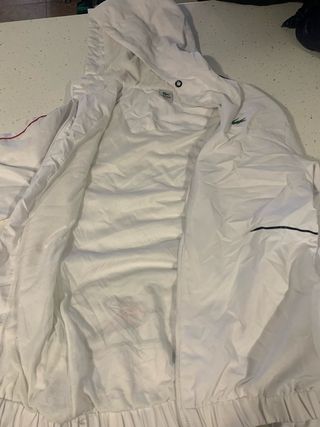 Chaqueta Lacoste blanca c/cremallera
Impermeable 