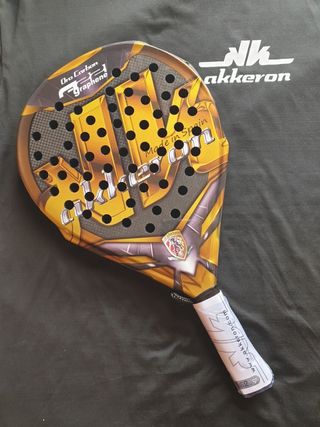 PALA DE PADEL AKKERON ORO CARBON A22.
