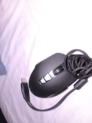 Ratón gaming negro y con luces led
