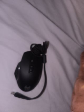 Ratón gaming negro y con luces led