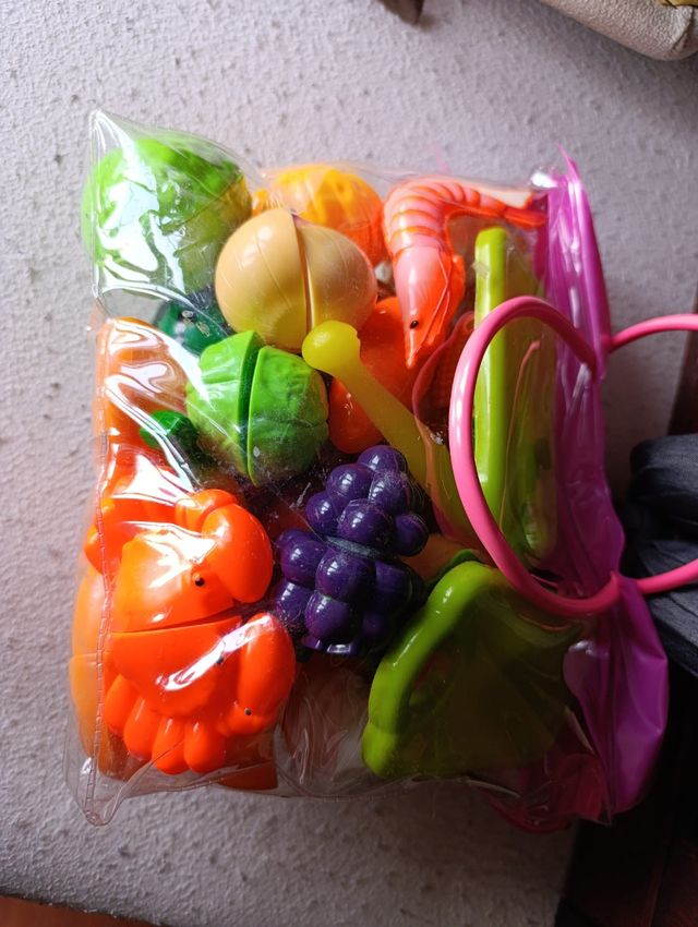 Comida de juguete que se puede cortar