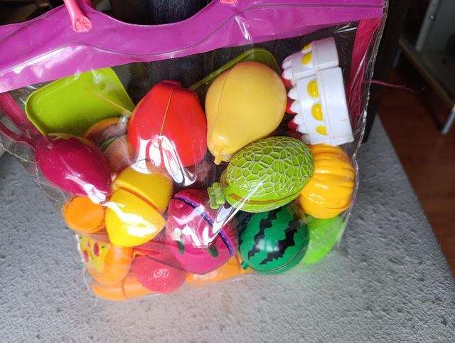 Comida de juguete que se puede cortar